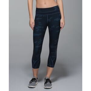 Lululemon Run Inspire Crop II Leggings Heathered Texture Lotus Camo Blue sz 4